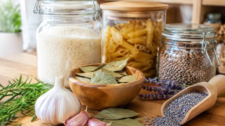 Remède de grand-mère contre les charançons : les astuces naturelles pour protéger vos aliments